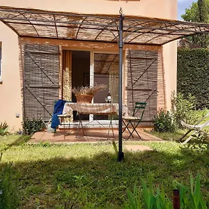 https://les-merles-joli-studio-dans-la-campagne-aixoise.fr-provencehotel.com